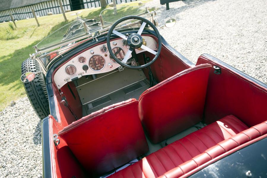 Интерьер Bentley 6&frac12;-Litre SWB Roadster 1927 года  (фото 5 из 11)